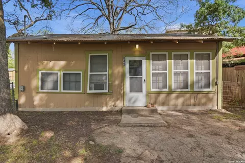842 Burkett, Seguin, TX 78155