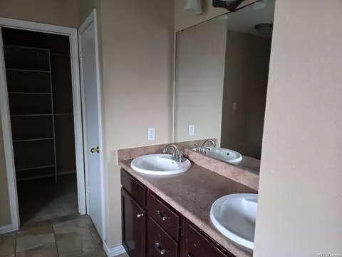 Bath - 8230 Coppergate, Converse, TX 78109 photo 3 of 3