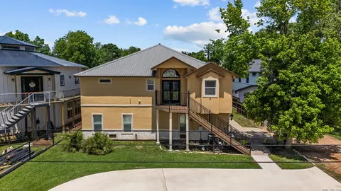 3900 N Apache Cir, Kingsland, TX 78639