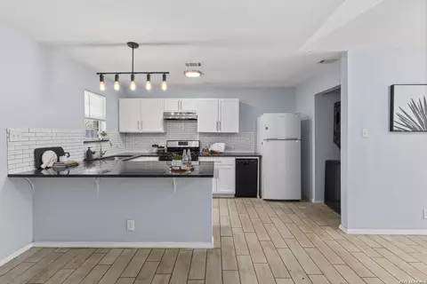 320 Sharer, San Antonio, TX 78208