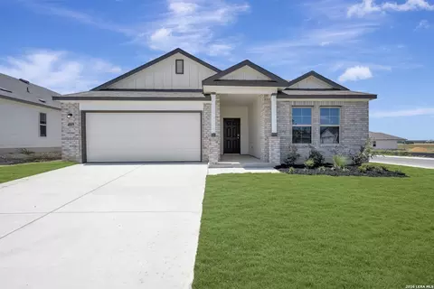 1009 Eagle Xing, Seguin, TX 78155