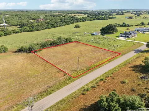 593 County Road 405, Floresville, TX 78114