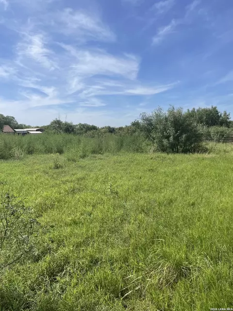 14150 Meadowview Dr, Lytle, TX 78052 photo 2