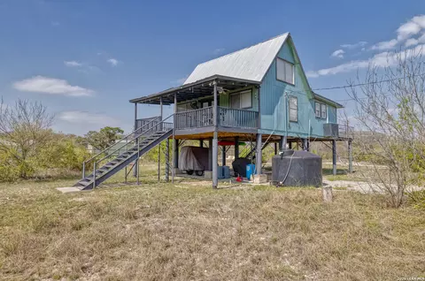 1974 Fm 1120, Leakey, TX 78873