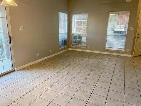 40 Chapel Hl #40, San Antonio, TX 78240