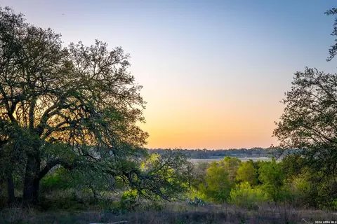 1285 Mission Vly, New Braunfels, TX 78132