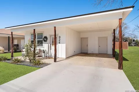 924 Apple, Fredericksburg, TX 78624