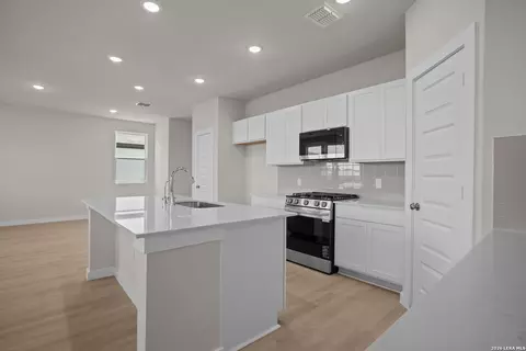 Kitchen - 5610 Franklin Hls, Von Ormy, TX 78073 photo 1 of 4