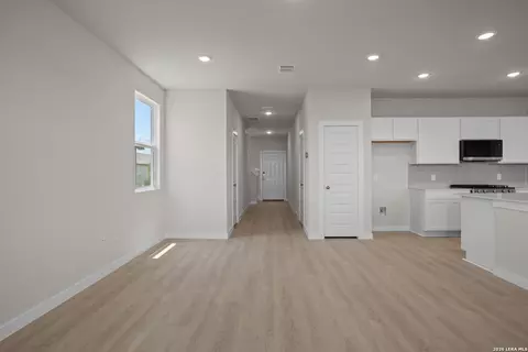 Entry Way - 5610 Franklin Hls, Von Ormy, TX 78073 photo 2 of 7