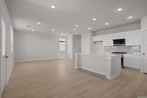 Living - 5610 Franklin Hls, Von Ormy, TX 78073 photo 2 of 3