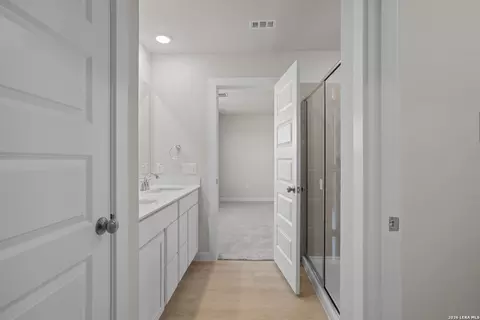Entry Way - 5610 Franklin Hls, Von Ormy, TX 78073 photo 5 of 7