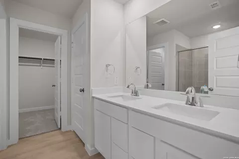Entry Way - 5610 Franklin Hls, Von Ormy, TX 78073 photo 4 of 7
