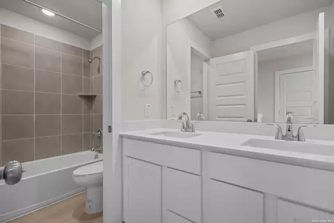Bath - 5607 Franklin Hls, Von Ormy, TX 78073 photo 2 of 4