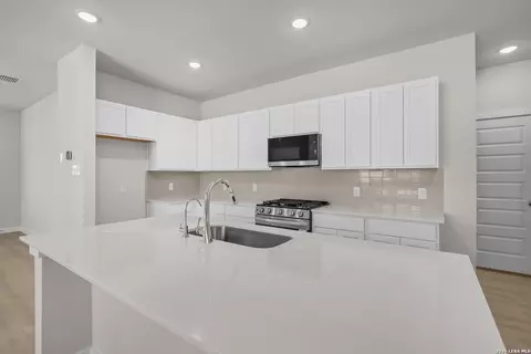 Kitchen - 5607 Franklin Hls, Von Ormy, TX 78073 photo 1 of 4