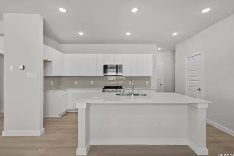 Kitchen - 5607 Franklin Hls, Von Ormy, TX 78073 photo 2 of 4