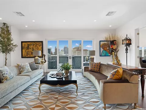 230 Dwyer Ave #701, San Antonio, TX 78204