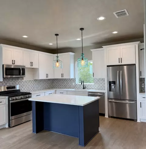 748 Riviera, Canyon Lake, TX 78133
