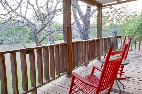 1250 Darst Crk, Seguin, TX 78155