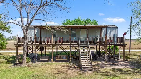1250 Darst Crk, Seguin, TX 78155