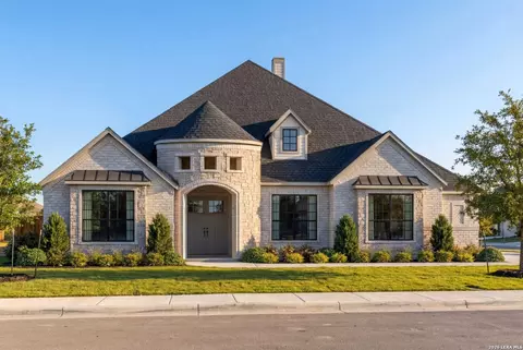 478 Poe Pkwy, Castroville, TX 78009