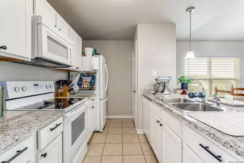 Kitchen - 560 Hillside, Spring Branch, TX 78070 photo 3 of 4