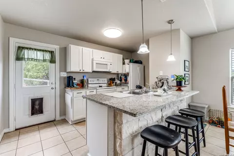 Kitchen - 560 Hillside, Spring Branch, TX 78070 photo 2 of 4
