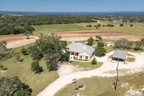 34 Cravey Rd, Boerne, TX 78006