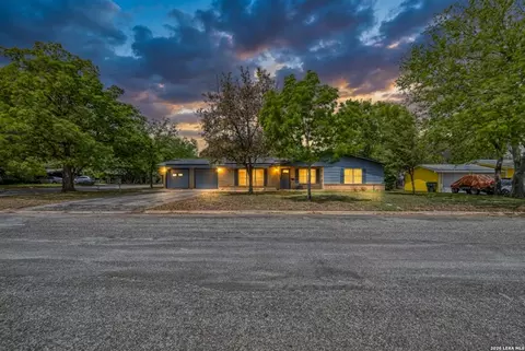 416 Minter St, Uvalde, TX 78801