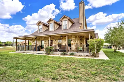 3283 Hartfield, La Vernia, TX 78121