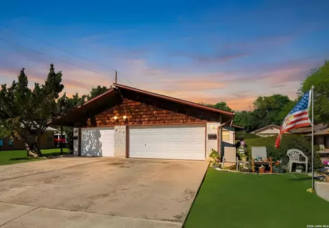 818 Lois St Apt A B, Kerrville, TX 78028