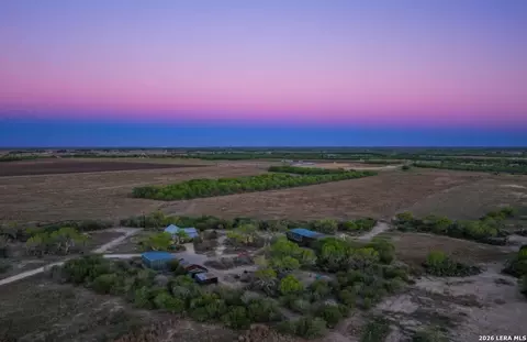 1444 County Road 210, Floresville, TX 78114