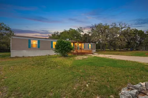 169 Oak Hollow Dr, Pipe Creek, TX 78063