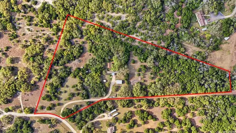 169 Oak Hollow Dr, Pipe Creek, TX 78063