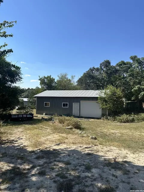 270 Buckhorn Dr, Canyon Lake, TX 78133
