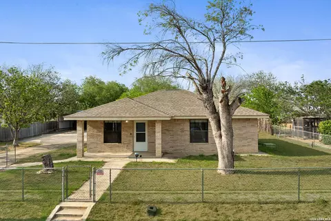 762 Avenue F, Poteet, TX 78065