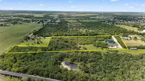 465 W Wetz Rd, Marion, TX 78124