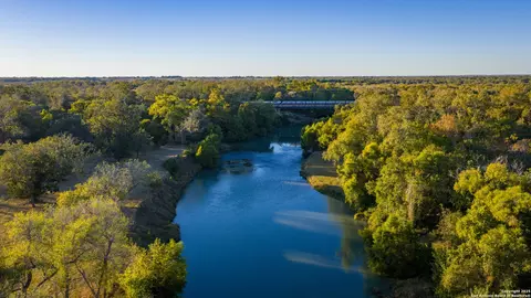380 Clinton Rd, Cuero, TX 77954