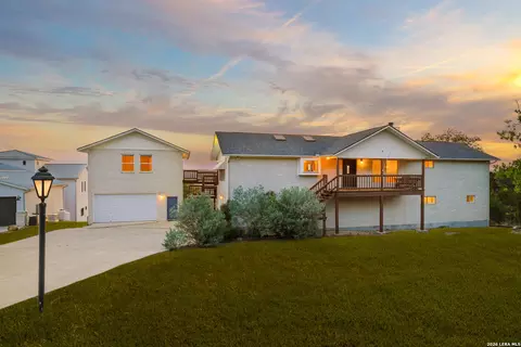 2010 Lakeshore, Canyon Lake, TX 78133