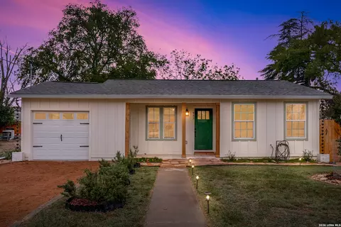 713 Lamar, Kerrville, TX 78028