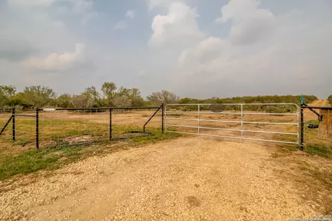 290 Lilly Bear Ln, Moore, TX 78057