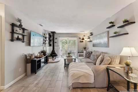 923 Vance Jackson #1104, San Antonio, TX 78201