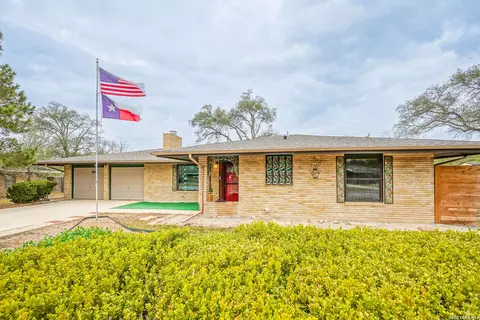 245 Windcrest Dr, Windcrest, TX 78239