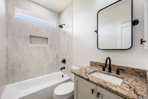 Bath - 7319 Tiff Nicole Ln, Von Ormy, TX 78073 photo 4 of 4