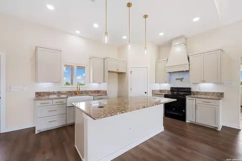 Kitchen - 7319 Tiff Nicole Ln, Von Ormy, TX 78073 photo 3 of 4