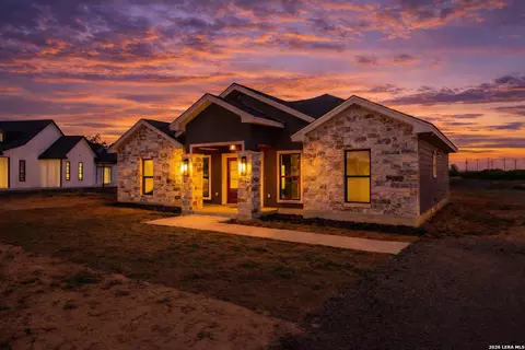 7319 Tiff Nicole Ln, Von Ormy, TX 78073