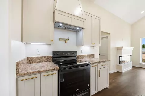 Kitchen - 7319 Tiff Nicole Ln, Von Ormy, TX 78073 photo 4 of 4