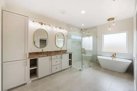 Bath - 7319 Tiff Nicole Ln, Von Ormy, TX 78073 photo 1 of 4