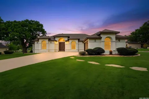 101 Lynx, Devine, TX 78016