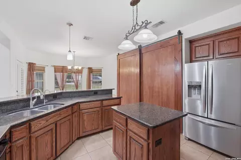 Kitchen - 101 Lynx, Devine, TX 78016 photo 3 of 4