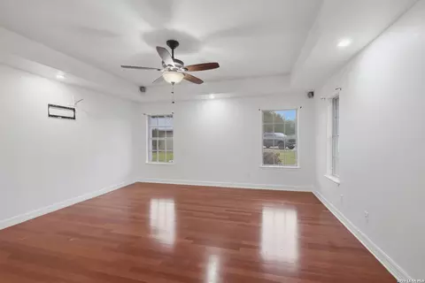 Living - 101 Lynx, Devine, TX 78016 photo 5 of 5